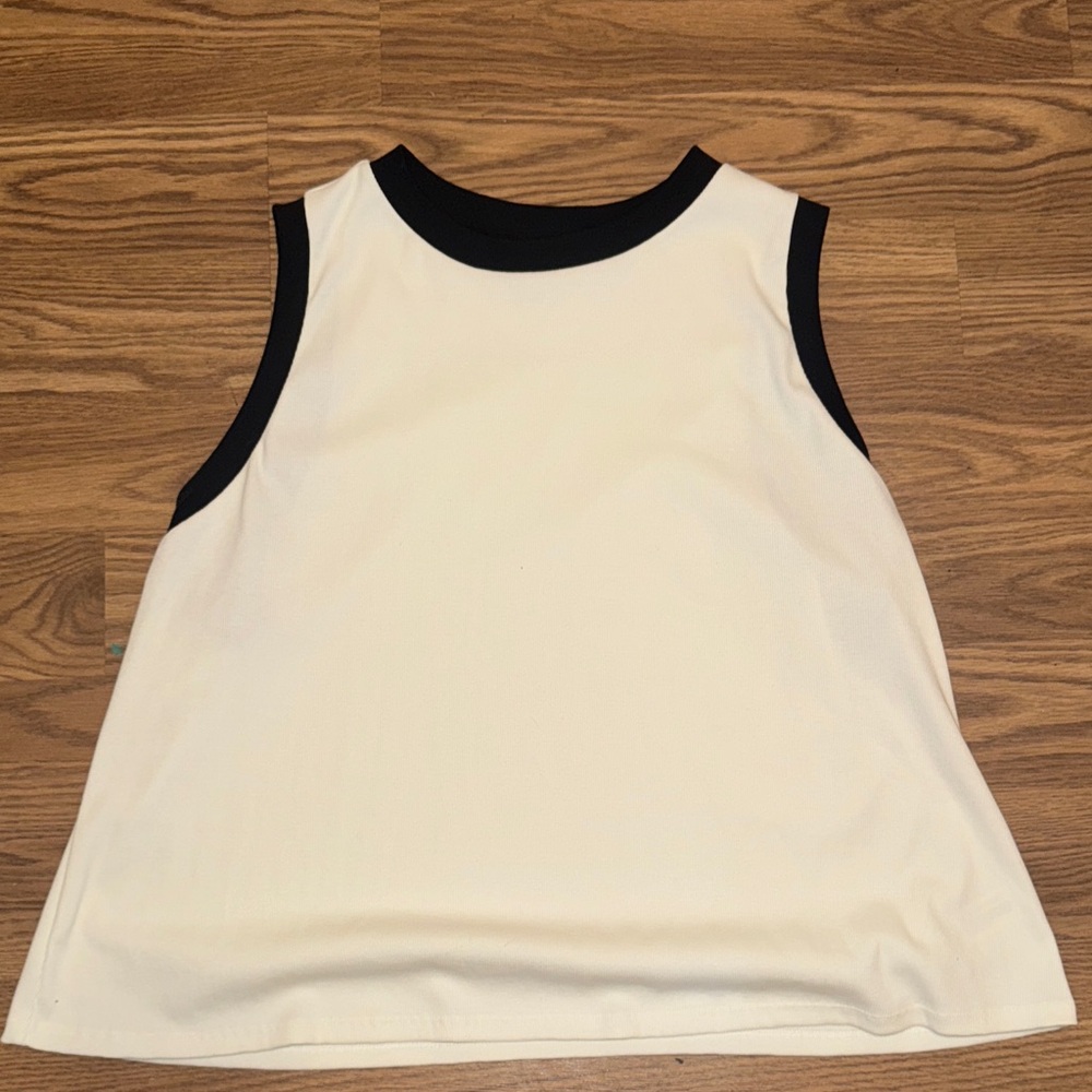 Plus size black and white cropped shirt